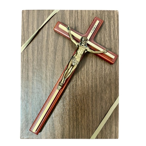 INRI Crucifix Wall Mount
Jesus on the Cross
Also Magnetic Back - Picture 1 of 3